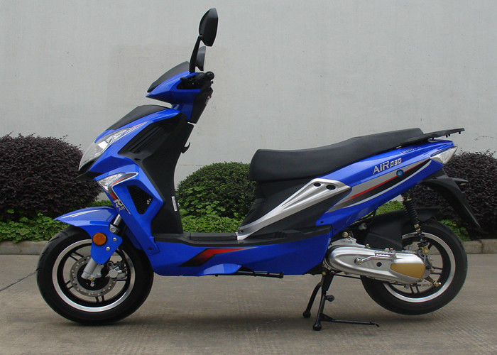 สกูตเตอร์มอเตอร์สำหรับผู้ใหญ่ระบายความร้อนด้วยอากาศ 50cc 1 สูบ 2 จังหวะ 12 องศาความจุปีนเขา