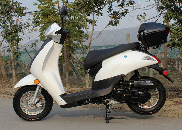 ประเภทสกูตเตอร์พลังงานสูงขนาด 50cc 2.5 ลิตรการบริโภคน้ำมัน 4 จังหวะ