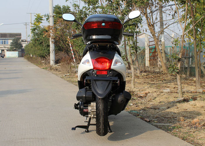 ประเภทสกูตเตอร์พลังงานสูงขนาด 50cc 2.5 ลิตรการบริโภคน้ำมัน 4 จังหวะ