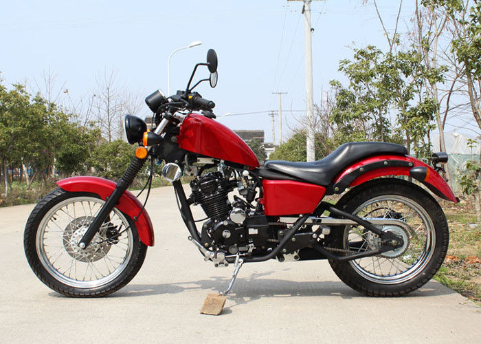 รถจักรยานยนต์ Chopper แดง 250cc 90 กม. / ชม. ใช้น้ำมันน้อยพร้อมเกียร์ธรรมดา 5 อัน