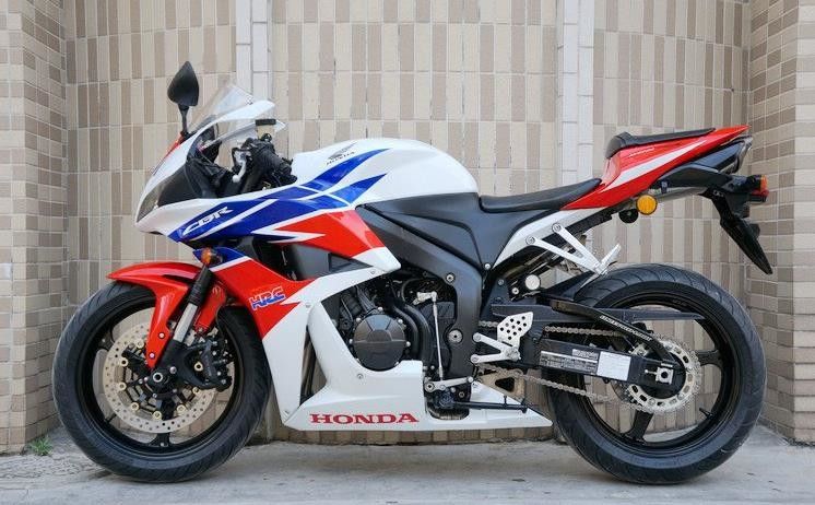 ยามาฮ่าสกูตเตอร์มอเตอร์ระบายความร้อนด้วยของเหลว 600cc รถจักรยานยนต์ไฟฟ้าขับเคลื่อน Inline สี่กระบอก