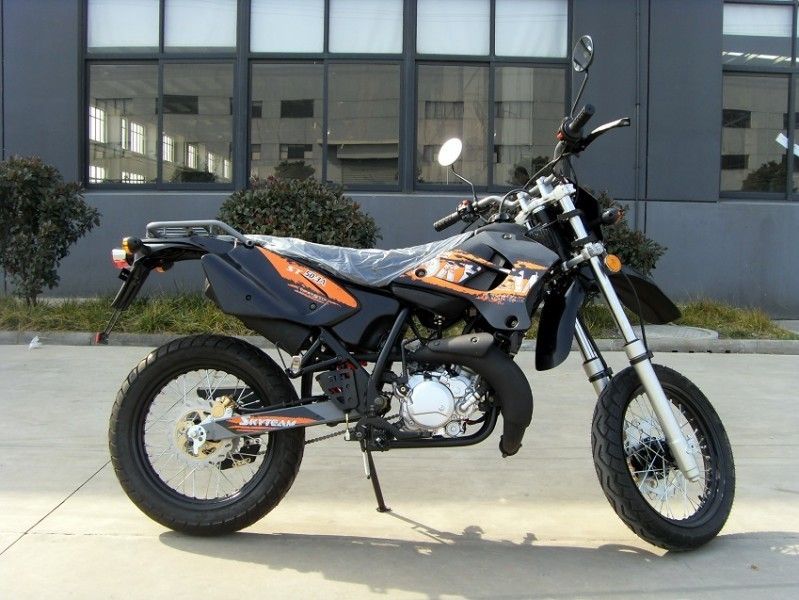 4 จังหวะ 50cc กีฬารถจักรยานยนต์พร้อมสัญญาณไฟ, สูบเดียวรถจักรยานยนต์ระบายความร้อนด้วยอากาศ
