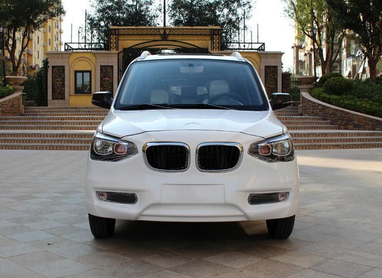 รถกอล์ฟไฟฟ้าขนาด 6000w พร้อม 5 ประตู 4 ที่นั่ง BMW สไตล์ Fan Heater MP3 MP3 Radio PVC