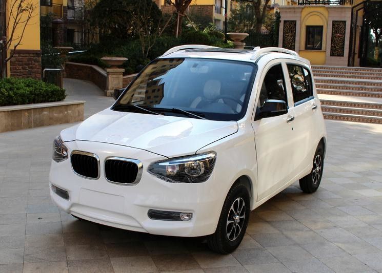 รถกอล์ฟไฟฟ้าขนาด 6000w พร้อม 5 ประตู 4 ที่นั่ง BMW สไตล์ Fan Heater MP3 MP3 Radio PVC