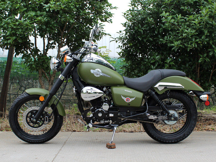 Army Green 250cc Bobber Chopper 90 Km / H การสิ้นเปลืองน้ำมันน้อยพร้อมระบบเกียร์ธรรมดา 5 ระดับ