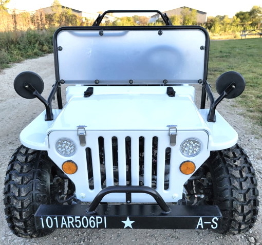 รถกอล์ฟมินิแก๊สสีขาว Jeep ELITE Edition ยกขึ้นพร้อมขอบแบบกำหนดเองและบังโคลนบังโคลน