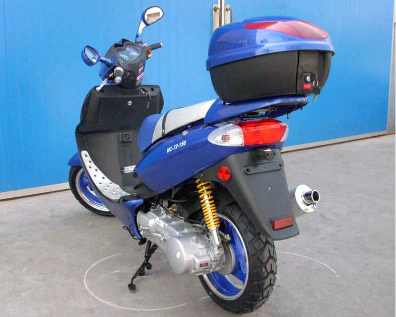 สกูตเตอร์มอเตอร์สำหรับผู้ใหญ่ 150cc CVT บังคับอากาศเย็นเครื่องยนต์ด้วยสวิทช์ปล่อยก๊าซ