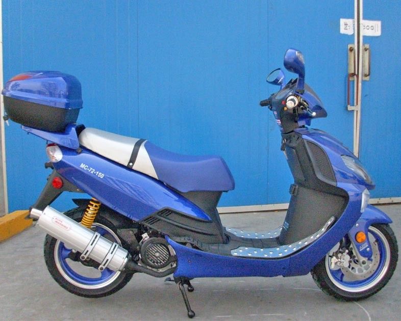 สกูตเตอร์มอเตอร์สำหรับผู้ใหญ่ 150cc CVT บังคับอากาศเย็นเครื่องยนต์ด้วยสวิทช์ปล่อยก๊าซ