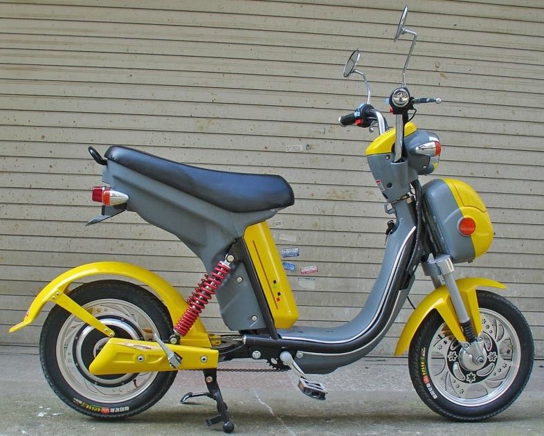 สกูตเตอร์มอเตอร์ไฟฟ้าความเร็วสูง 350 วัตต์ 450 วัตต์ E- สกูตเตอร์สำหรับผู้ใหญ่พร้อมใบรับรอง CE