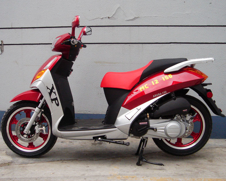 16 นิ้วยางผู้ใหญ่ก๊าซสกูตเตอร์ 150cc ด้านหลัง Brum เบรก Cvt บังคับอากาศระบายความร้อนด้วยเครื่องยนต์