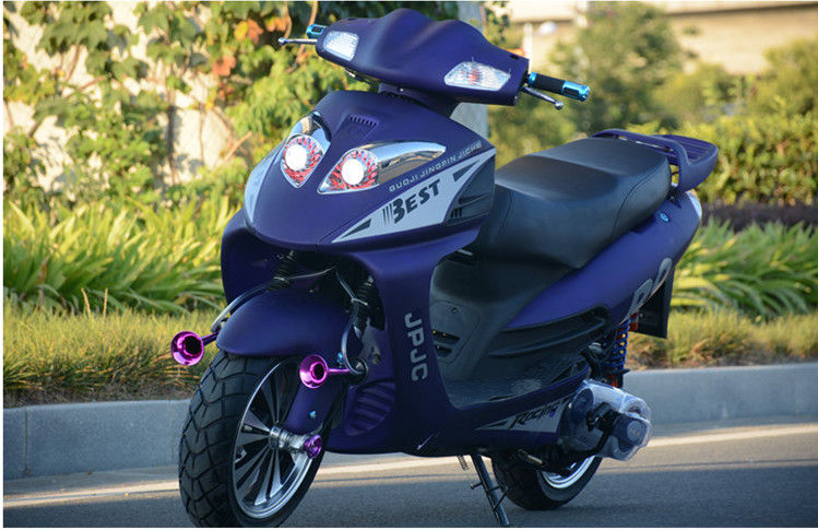 1 สกู๊ตเตอร์ 4 จังหวะสำหรับผู้ใหญ่มอเตอร์สกูตเตอร์อากาศเย็น 150cc 59 ไมล์ / ชั่วโมงความเร็วสูงสุด