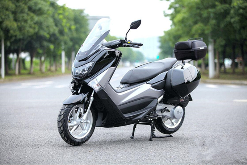 สกู๊ตเตอร์มอเตอร์ผู้ใหญ่ระบายความร้อนด้วยอากาศความเร็วสูงสุด 85km / h พร้อมโช๊คอัพไฮดรอลิก