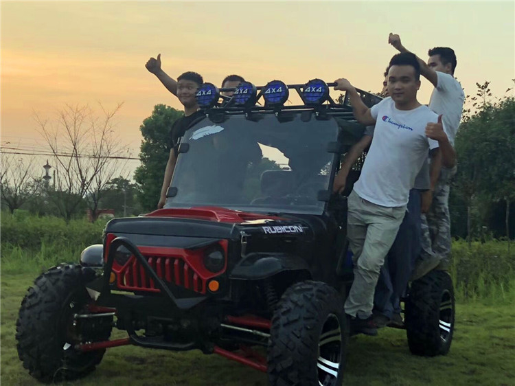 โตโยต้าจี๊ปโกคาร์ท 300cc พร้อมเกียร์อัตโนมัติ 4 ที่นั่ง