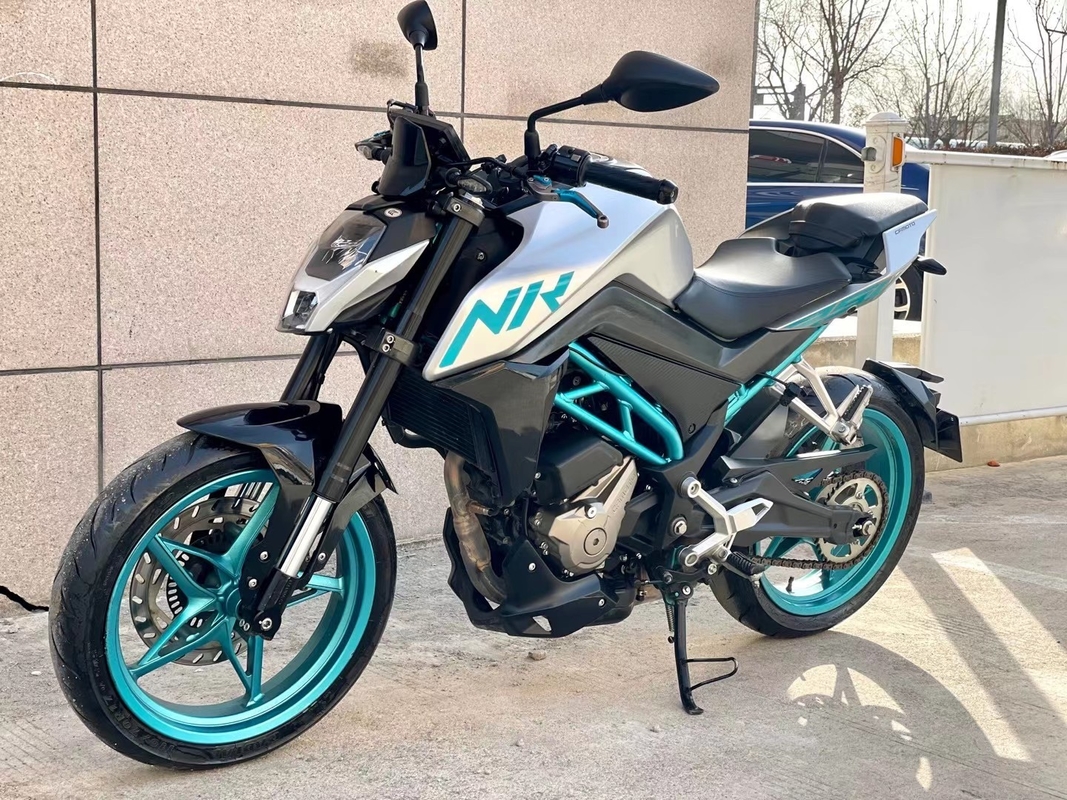 รถจักรยานยนต์พลังสูง 150cc พร้อมเครื่องยนต์ 4 จังหวะ SOHC 2 วาล์วระบายความร้อนด้วยอากาศ