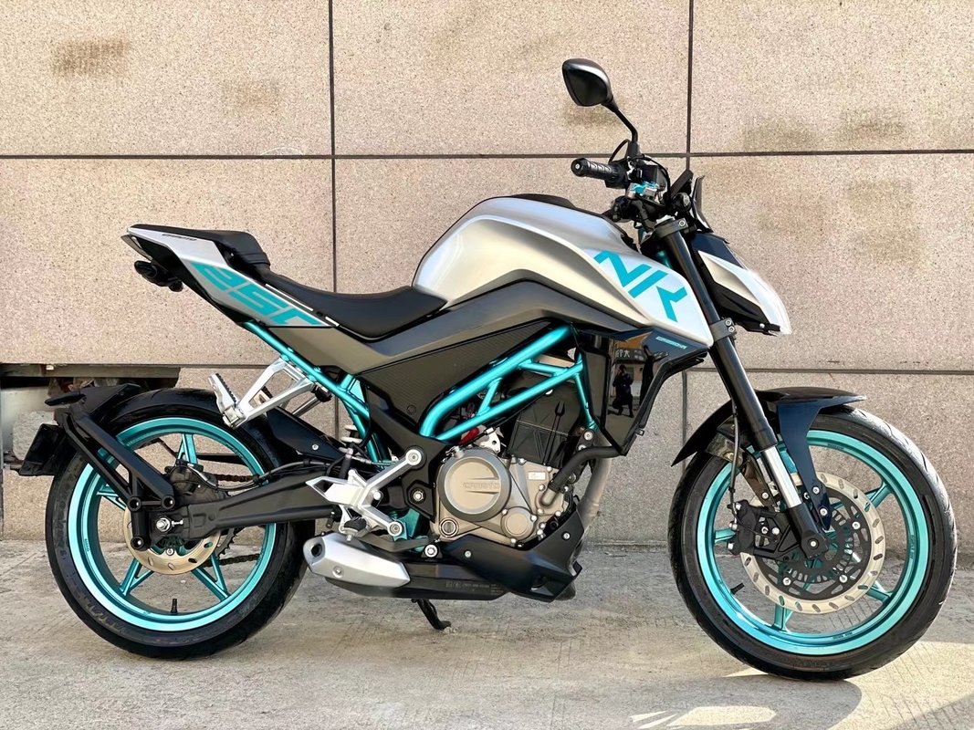 รถจักรยานยนต์พลังสูง 150cc พร้อมเครื่องยนต์ 4 จังหวะ SOHC 2 วาล์วระบายความร้อนด้วยอากาศ